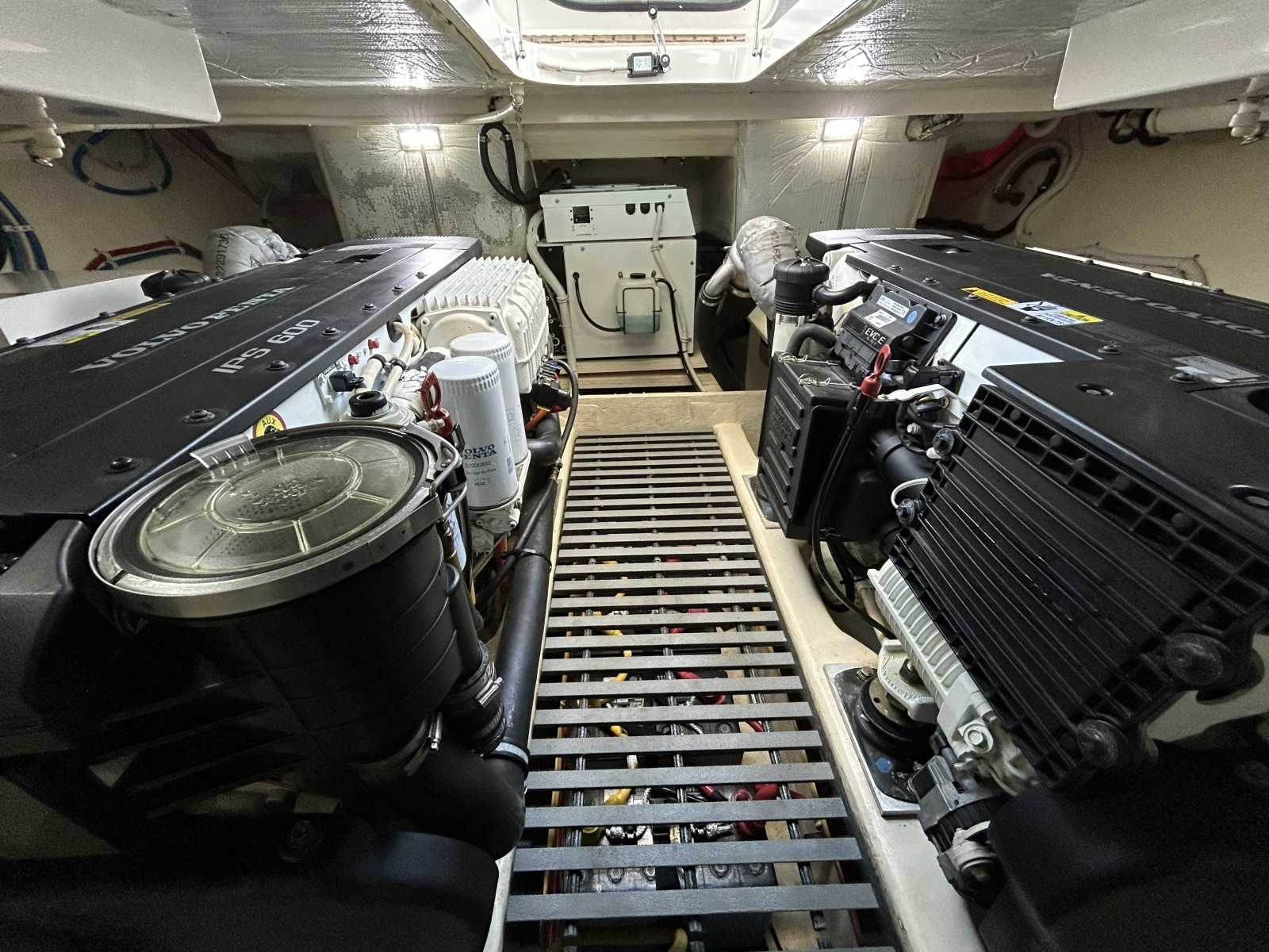 2016 Tiara Yachts C44 Coupe