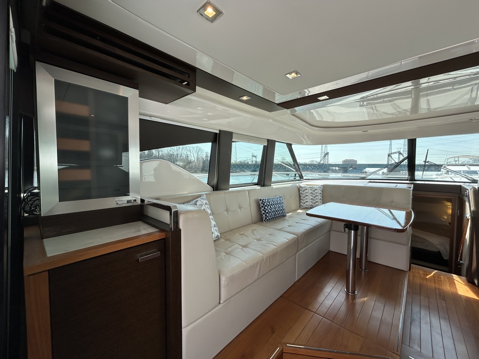 2016 Tiara Yachts C44 Coupe