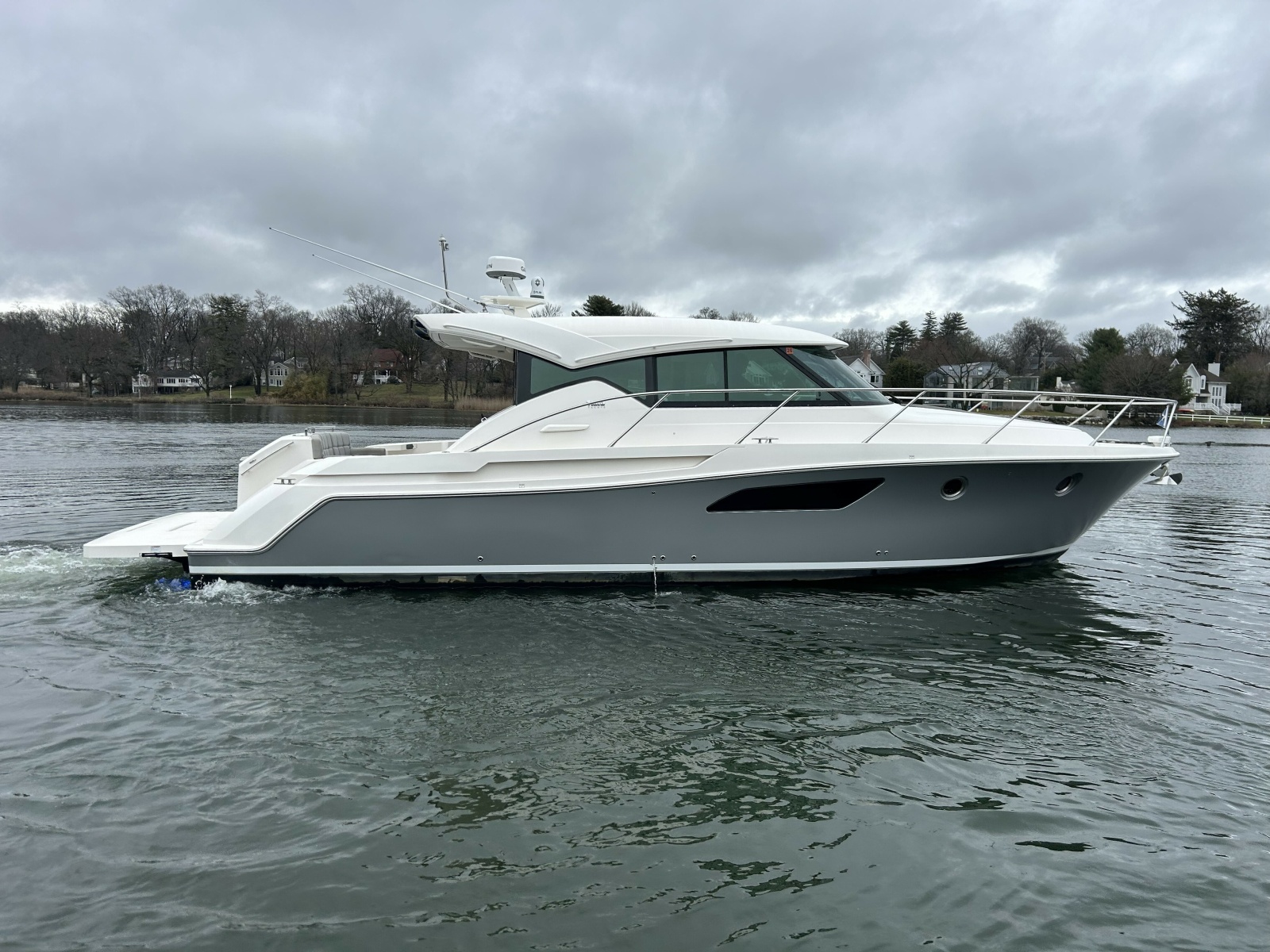 44' 2016 Tiara Yachts C44 Coupe