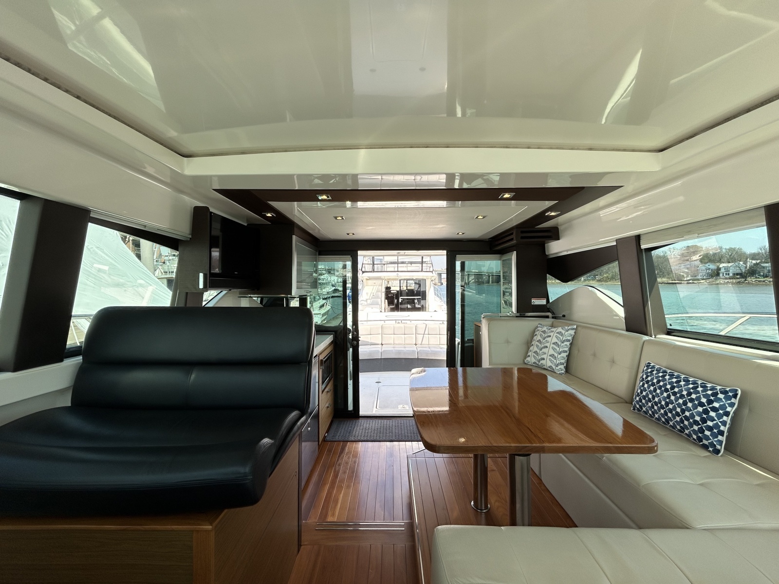 2016 Tiara Yachts C44 Coupe