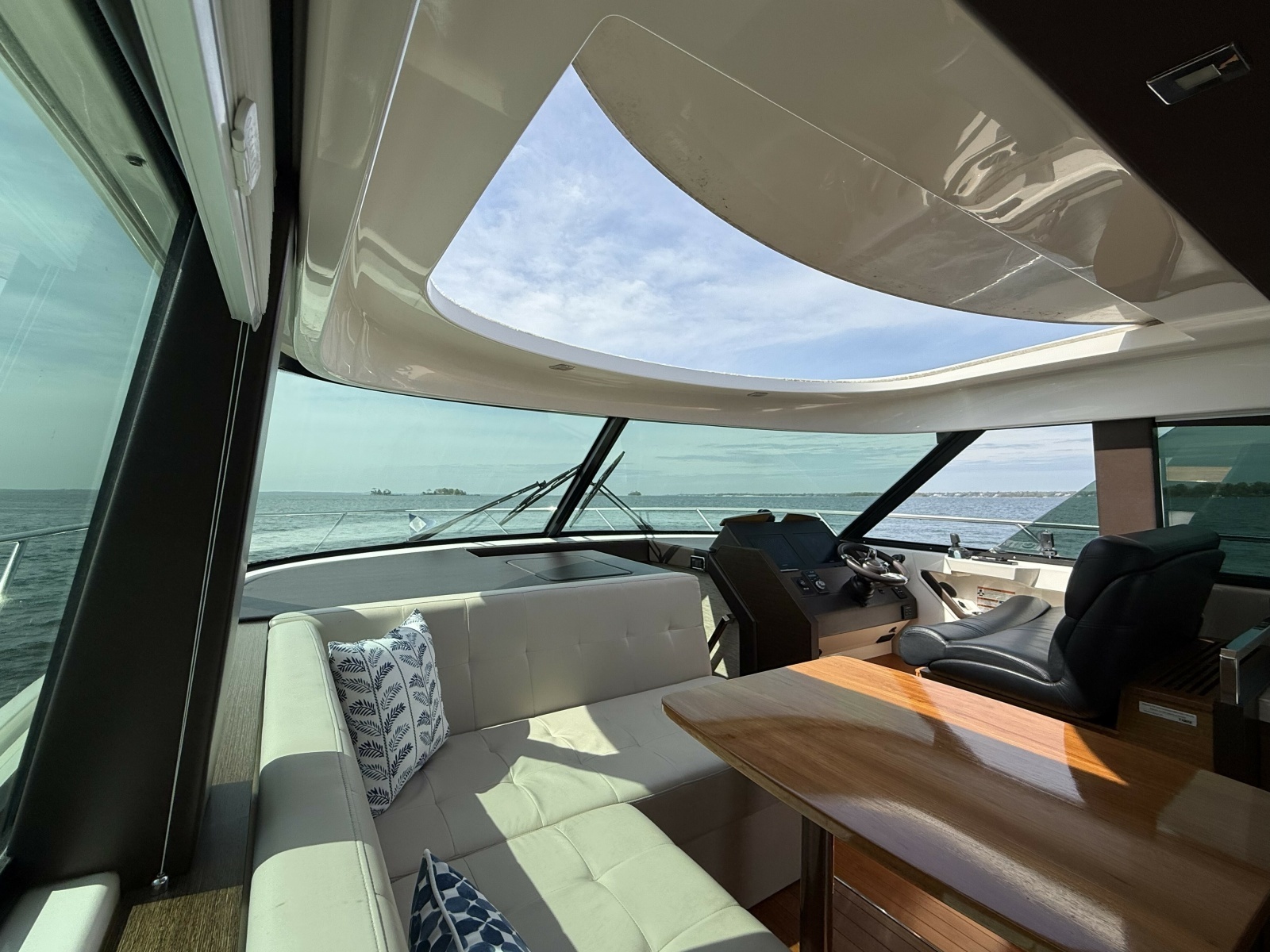 2016 Tiara Yachts C44 Coupe