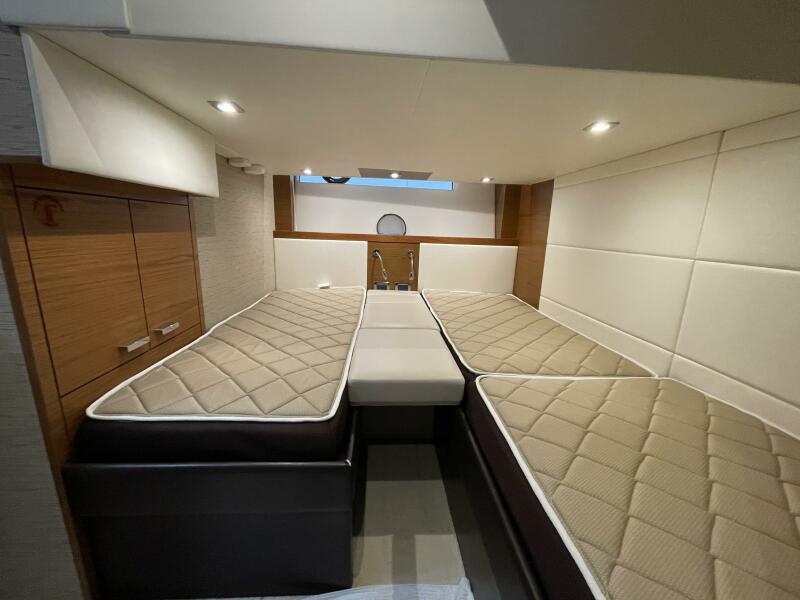 44' 2016 Tiara Yachts C44 Coupe