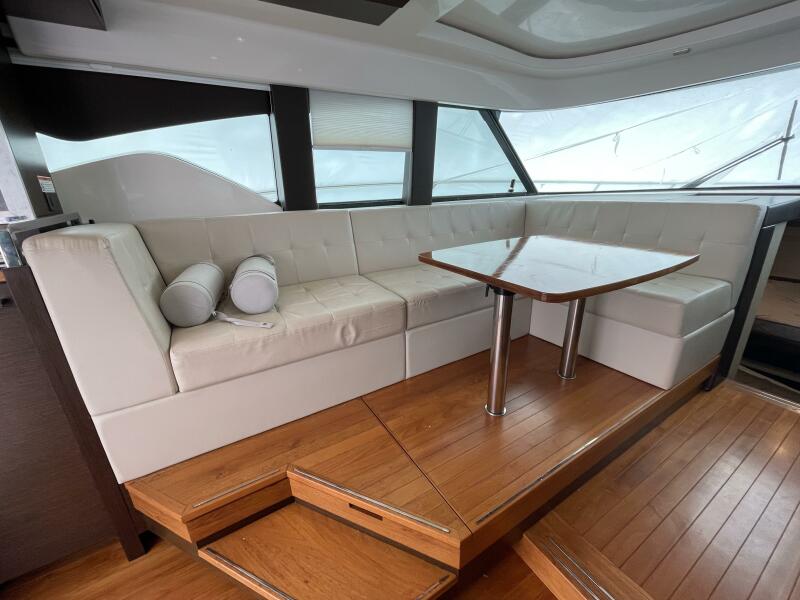 44' 2016 Tiara Yachts C44 Coupe