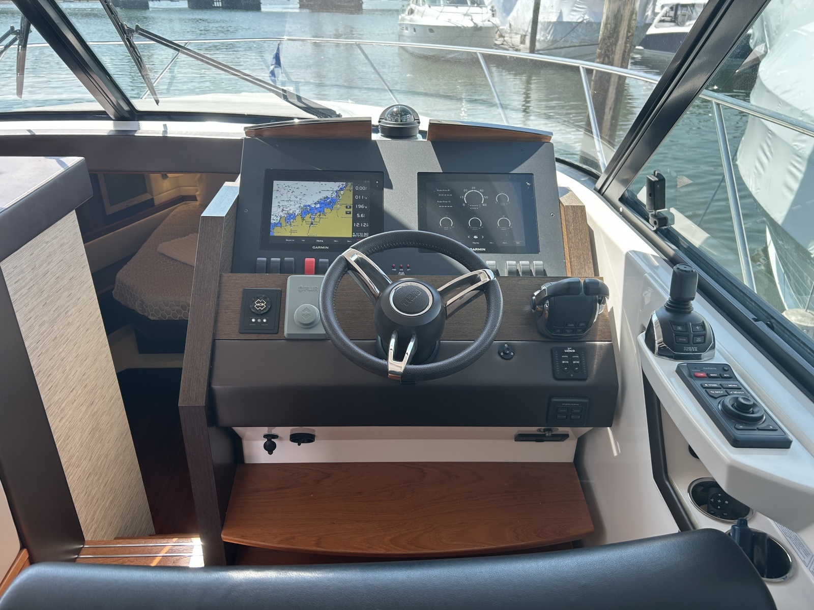 2016 Tiara Yachts C44 Coupe