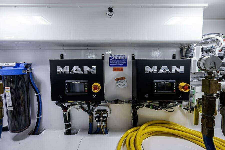 Viking 48 - Salty Soul - Engine Room