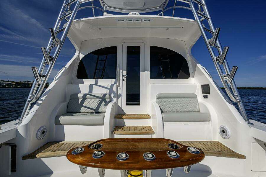 Viking 48 - Salty Soul - Cockpit