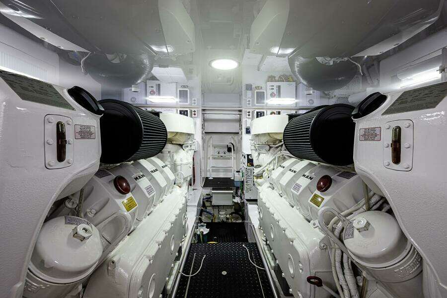 Viking 48 - Salty Soul - Engine Room