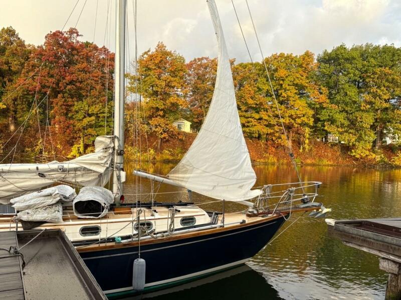 36' 1987 Cape Dory Cape Dory 36