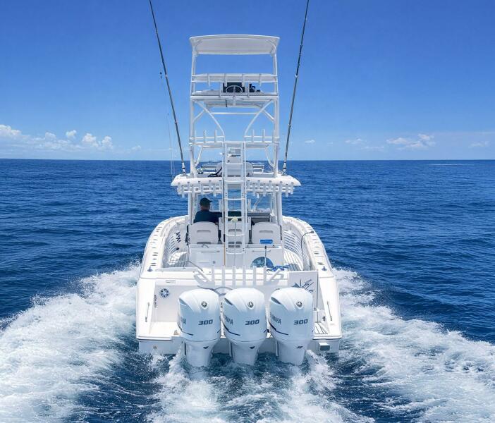 39' 2019 Stamas 390 Tarpon