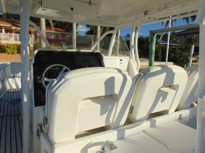 39' 2019 Stamas 390 Tarpon