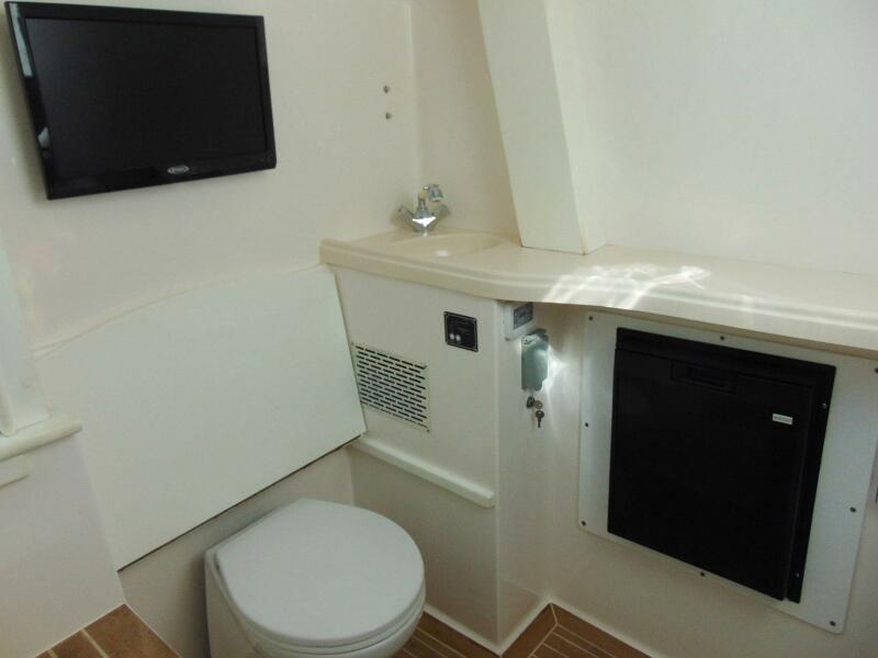 39' 2019 Stamas 390 Tarpon