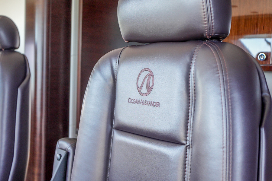 120' 2022 Ocean Alexander 37 L