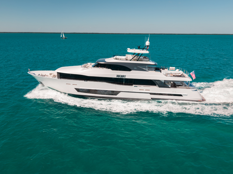 120' 2022 Ocean Alexander 37 L