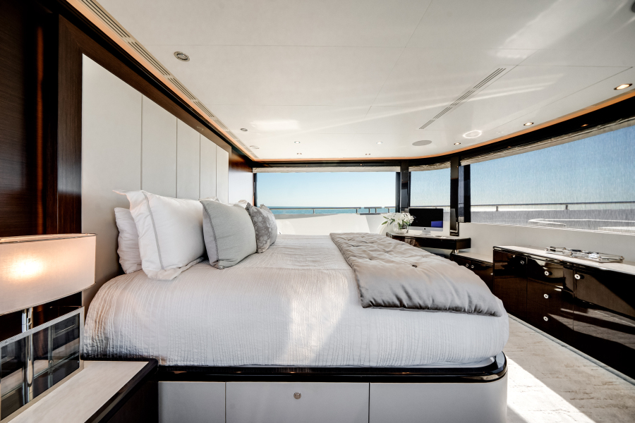 120' 2022 Ocean Alexander 37 L