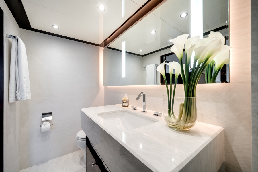 120' 2022 Ocean Alexander 37 L