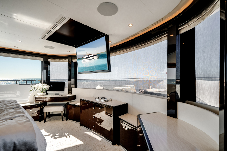 120' 2022 Ocean Alexander 37 L