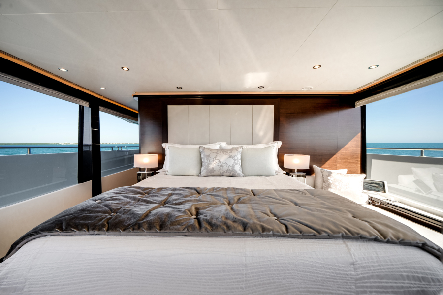 120' 2022 Ocean Alexander 37 L