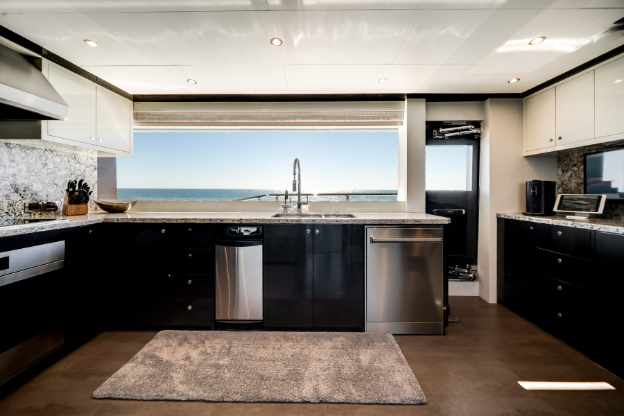 120' 2022 Ocean Alexander 37 L