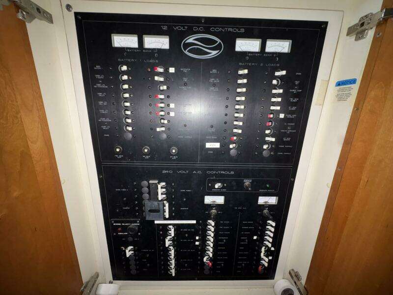 LOLA S ARK III 45ft Silverton Yacht For Sale