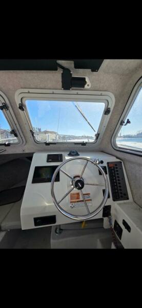 23' 2021 Parker 2320 SL Sport Cabin