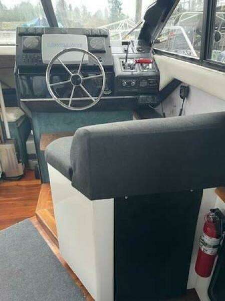 30ft Bayliner Yacht For Sale