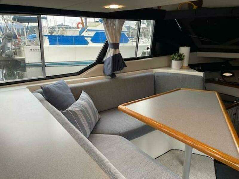 30ft Bayliner Yacht For Sale