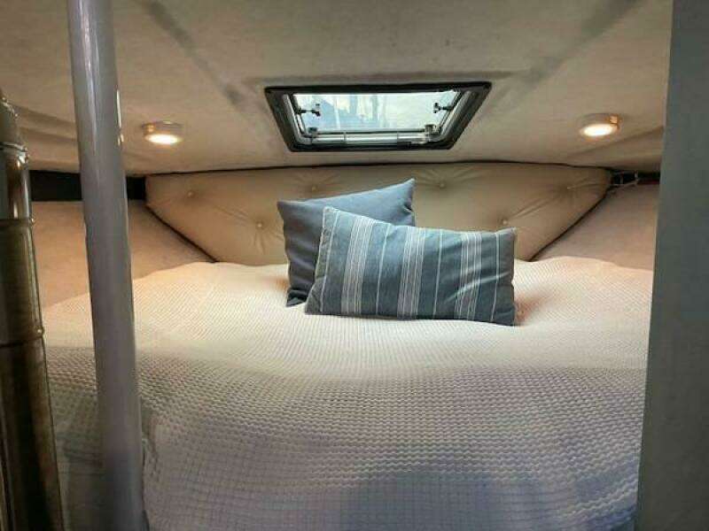 30ft Bayliner Yacht For Sale