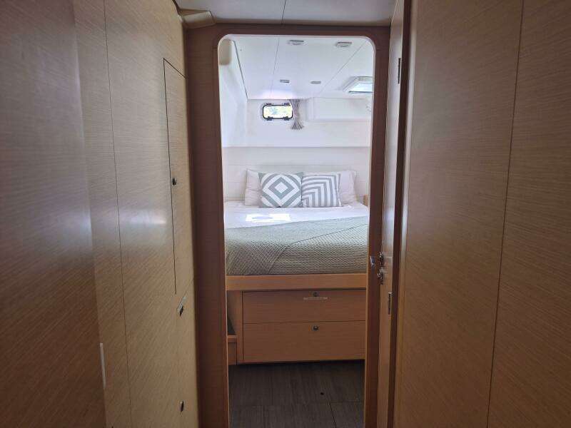 Miss Summer 45ft Lagoon Yacht For Sale