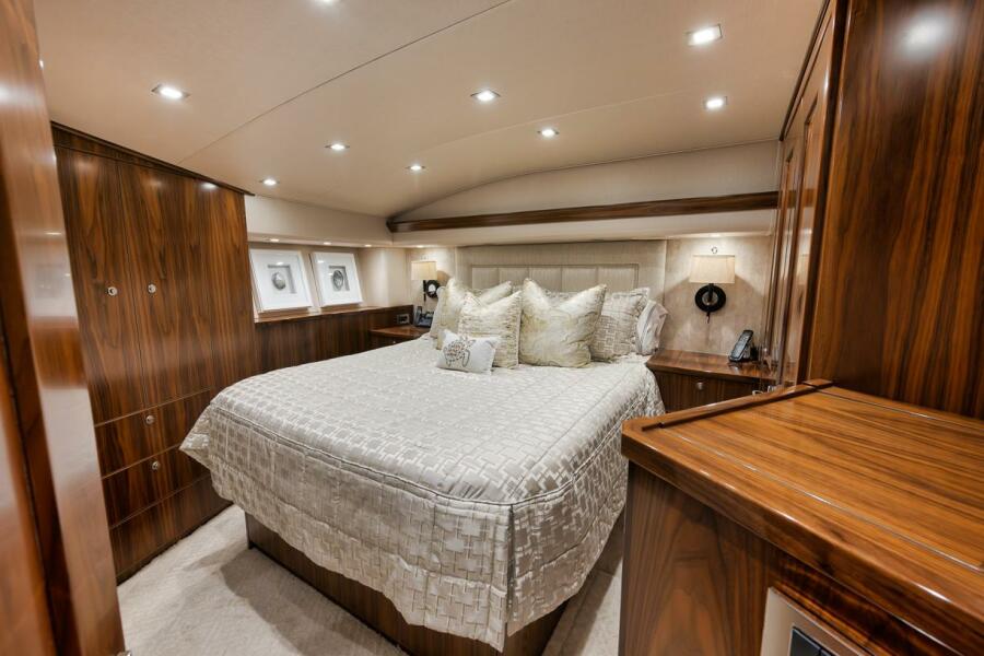 68' 2019 Viking 68 Convertible