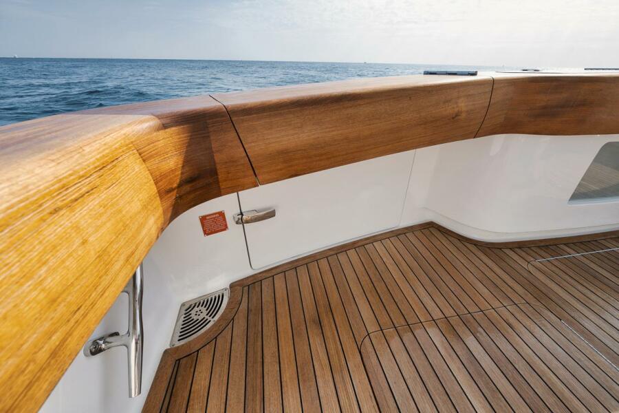 68' 2019 Viking 68 Convertible