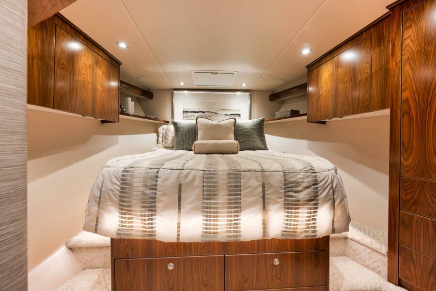 68' 2019 Viking 68 Convertible