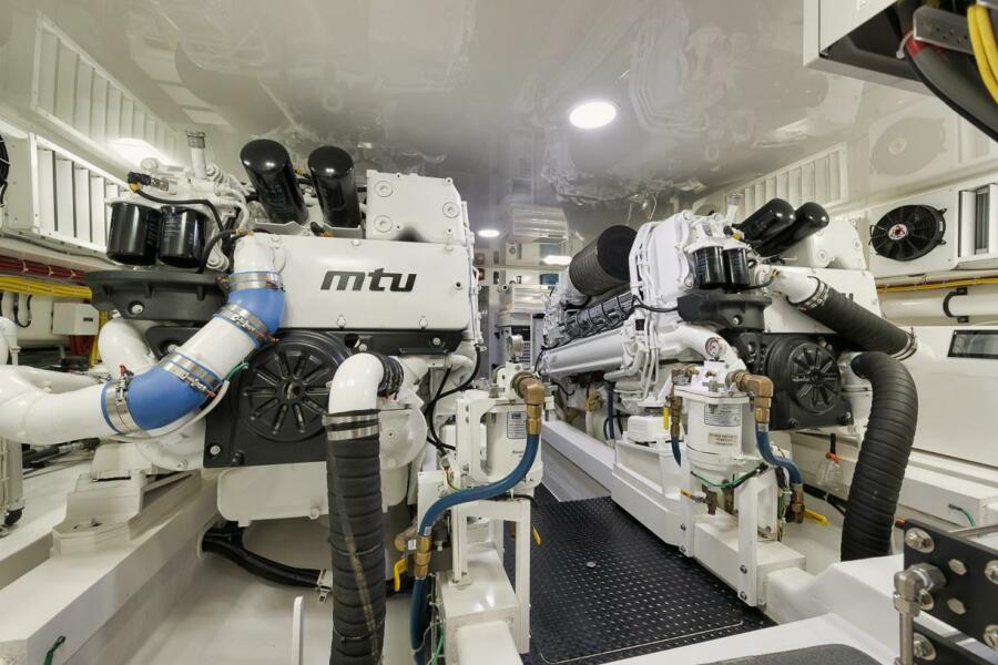 68' 2019 Viking 68 Convertible