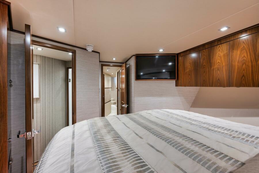 68' 2019 Viking 68 Convertible