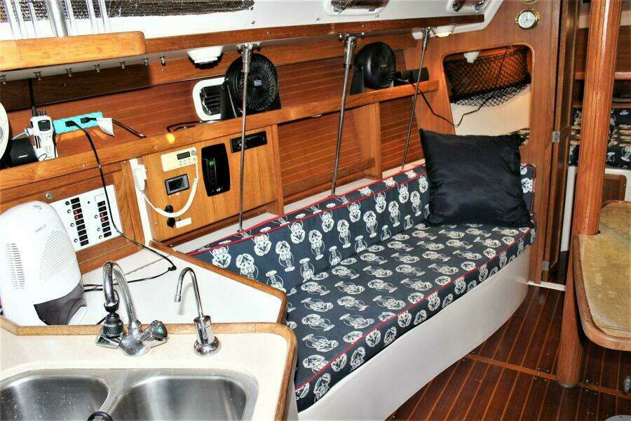 HUZZAH 32ft Catalina Yacht For Sale