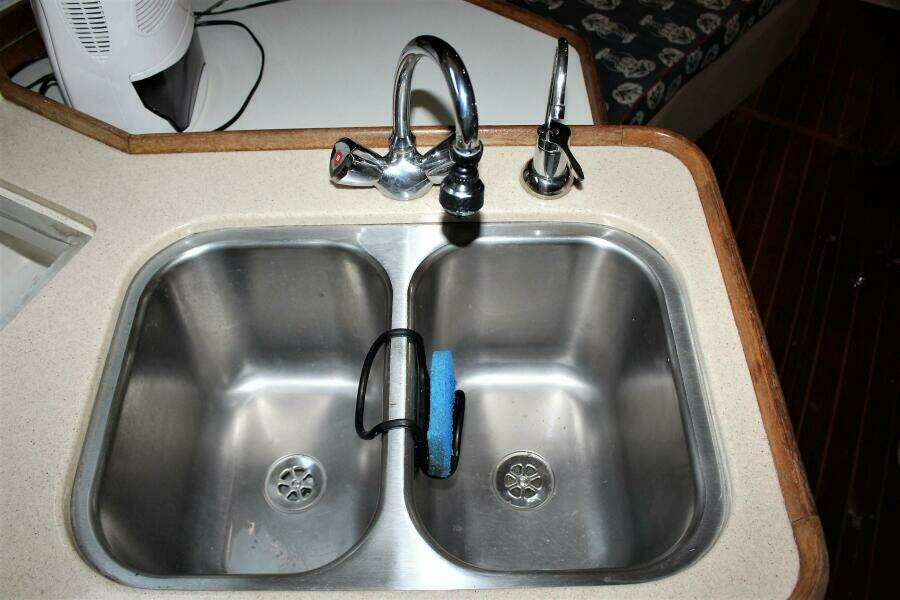 HUZZAH 32ft Catalina Yacht For Sale