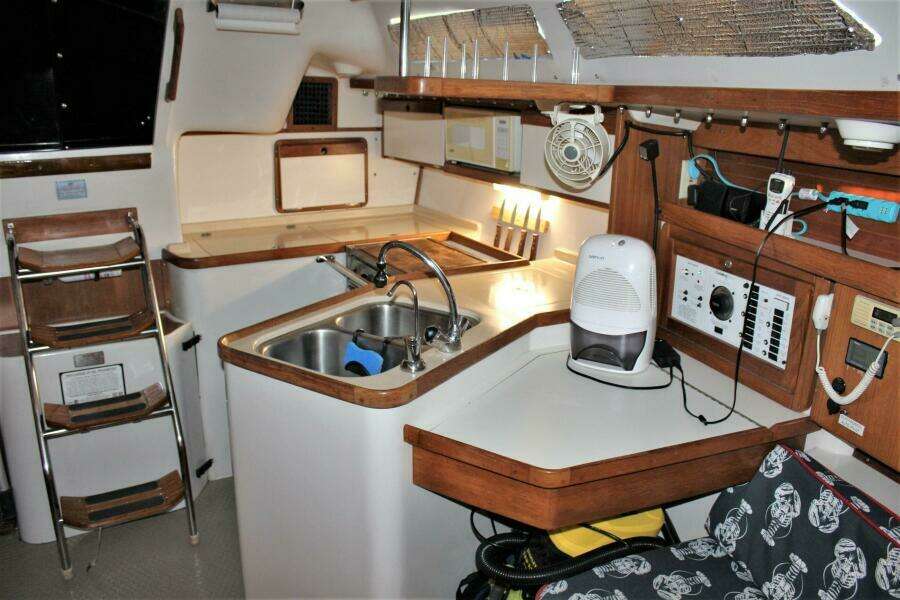 HUZZAH 32ft Catalina Yacht For Sale