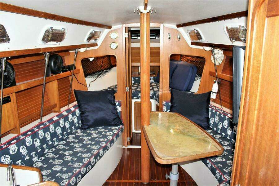 HUZZAH 32ft Catalina Yacht For Sale
