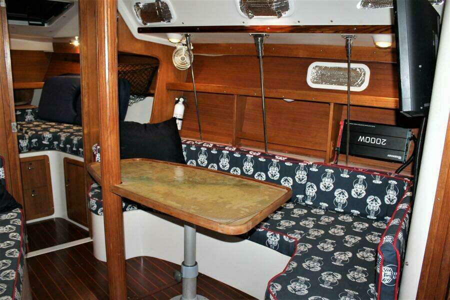 HUZZAH 32ft Catalina Yacht For Sale