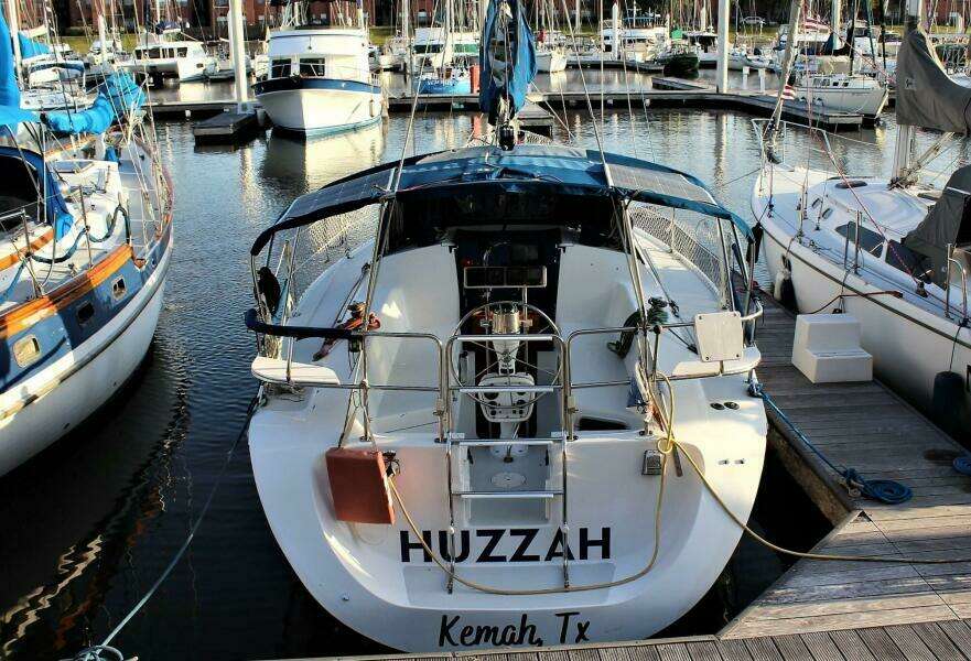 HUZZAH 32ft Catalina Yacht For Sale