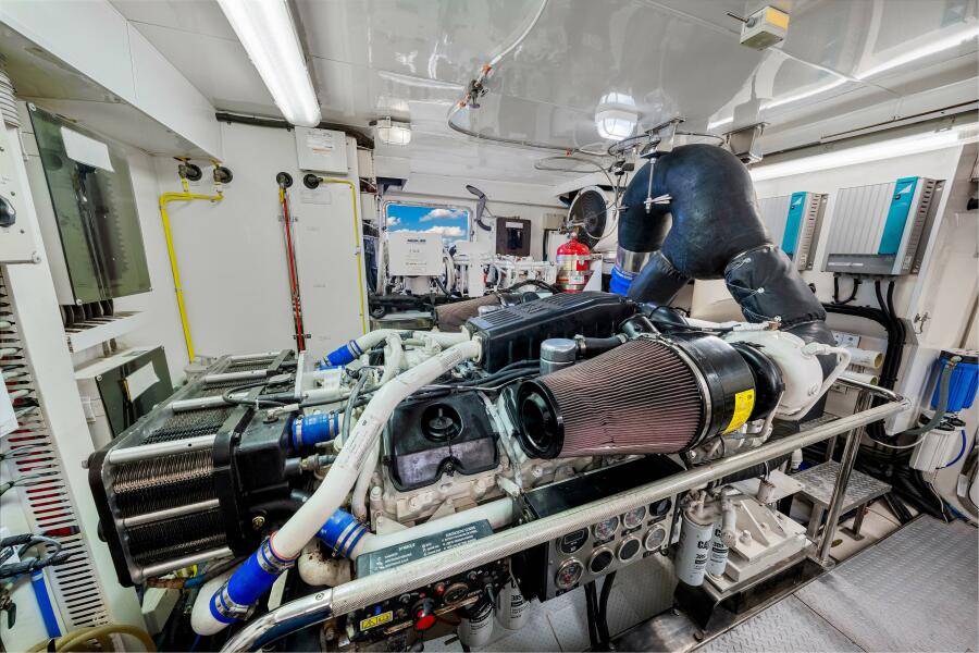 83' 2010 Ocean Alexander 83 Motor Yacht