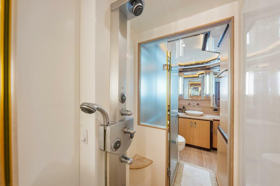 83' 2010 Ocean Alexander 83 Motor Yacht