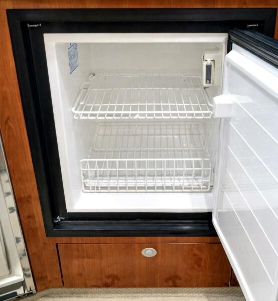 39' 2004 Sea Ray 390 Sundancer