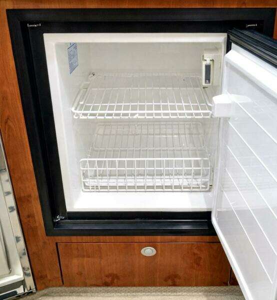 GOOD TROUBLE 39ft Sea Ray Yacht For Sale