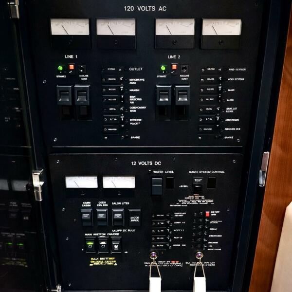 39' 2004 Sea Ray 390 Sundancer