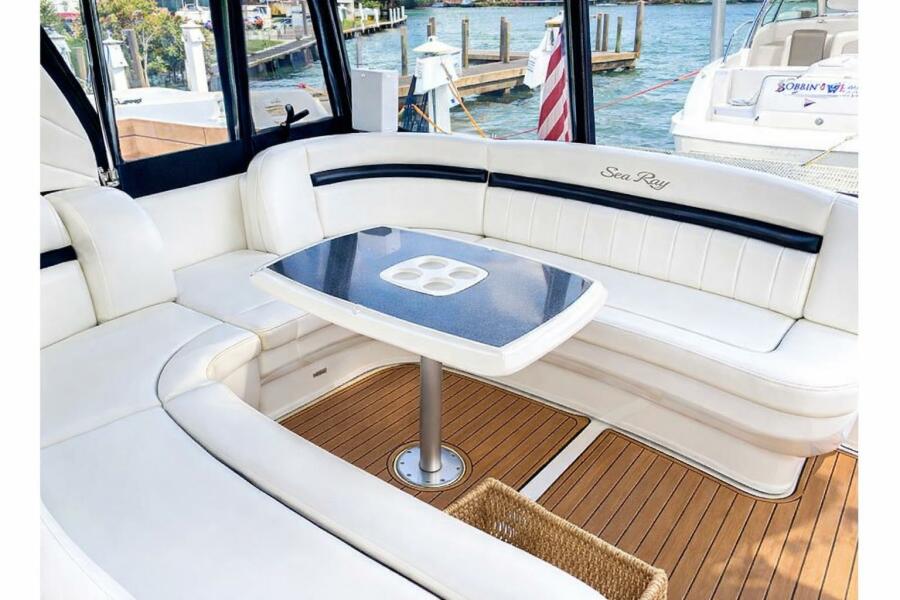 39' 2004 Sea Ray 390 Sundancer