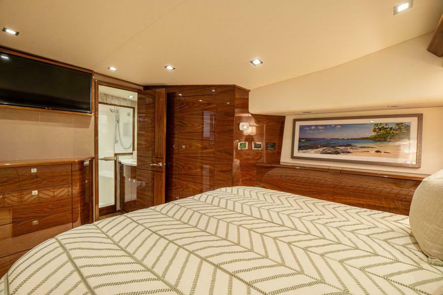 64' 2023 Viking 64 Convertible