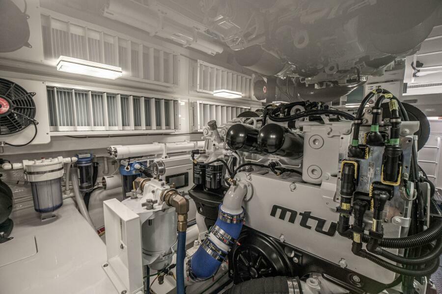 64' 2023 Viking 64 Convertible