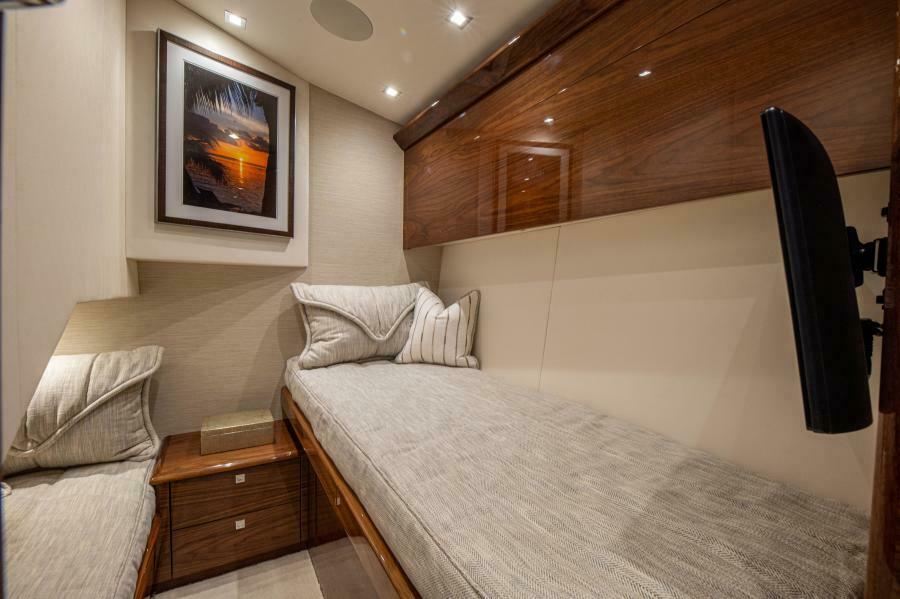 64' 2023 Viking 64 Convertible