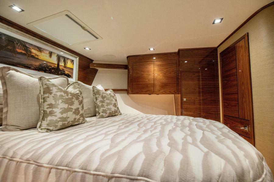 64' 2023 Viking 64 Convertible