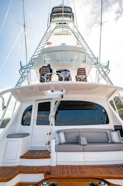 64' 2023 Viking 64 Convertible